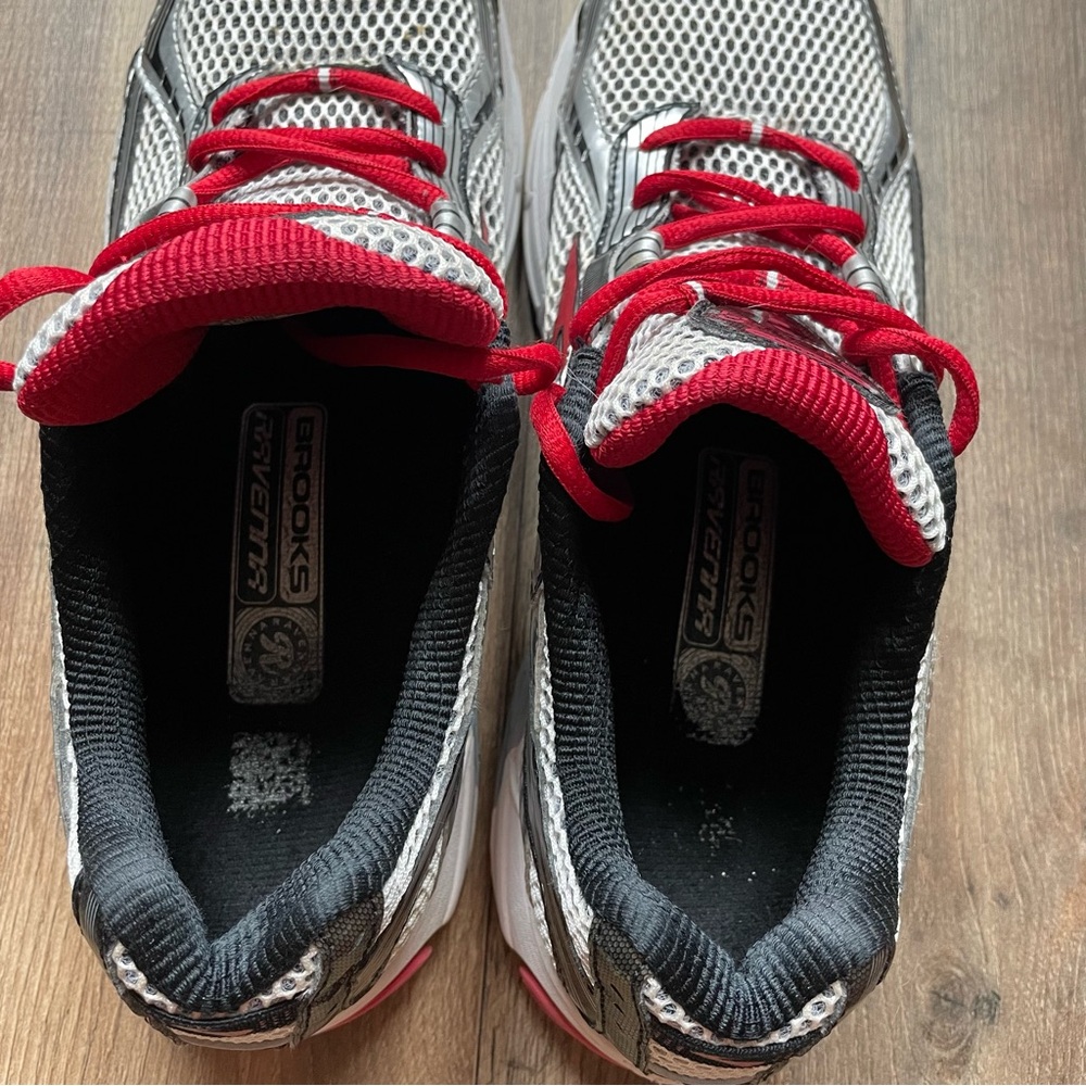 Brooks Ravenna Red and Black Men’s Running Shoes - Picture 13 of 14